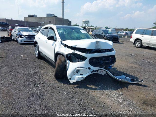  Salvage Mercedes-Benz GLA