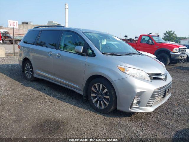  Salvage Toyota Sienna