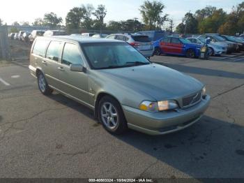  Salvage Volvo V70