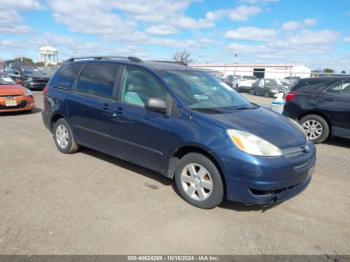  Salvage Toyota Sienna