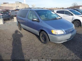  Salvage Toyota Sienna