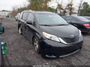  Salvage Toyota Sienna