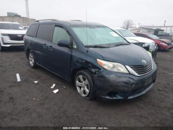  Salvage Toyota Sienna