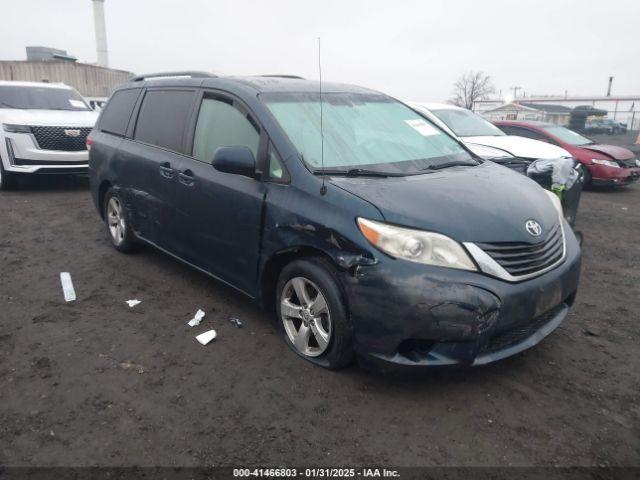  Salvage Toyota Sienna