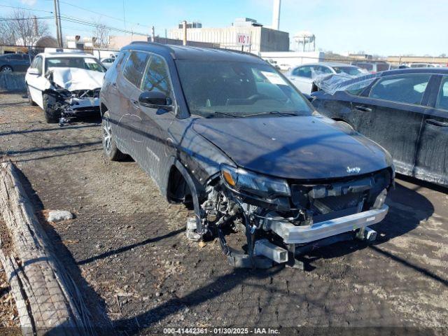  Salvage Jeep Compass