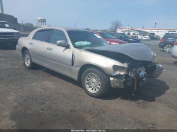  Salvage Lincoln Towncar