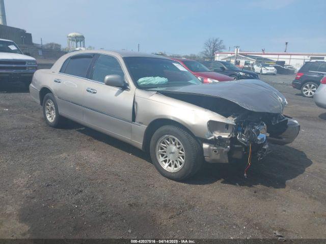  Salvage Lincoln Towncar