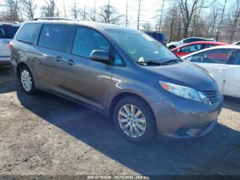 Salvage Toyota Sienna