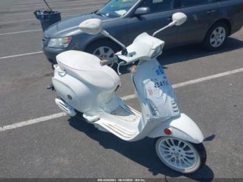  Salvage Vespa Primavera Sprint