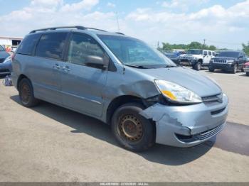  Salvage Toyota Sienna