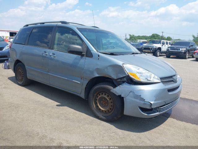  Salvage Toyota Sienna