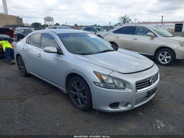  Salvage Nissan Maxima