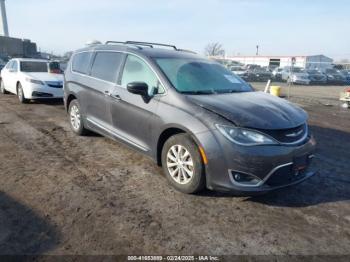  Salvage Chrysler Pacifica