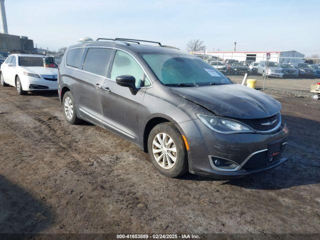  Salvage Chrysler Pacifica