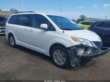  Salvage Toyota Sienna
