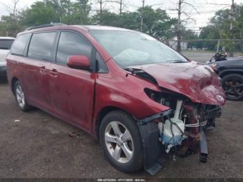  Salvage Toyota Sienna