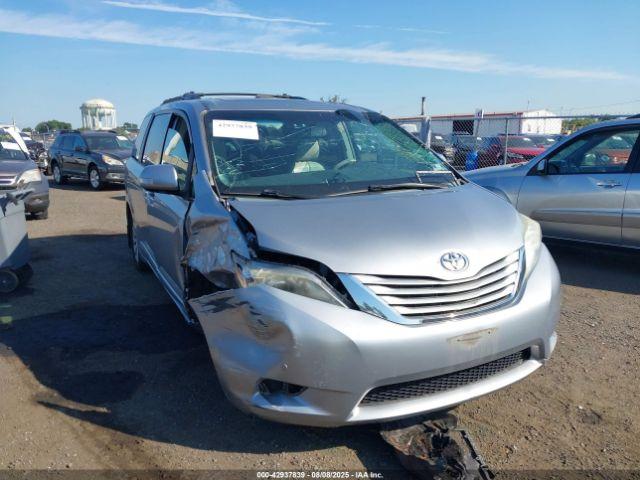  Salvage Toyota Sienna