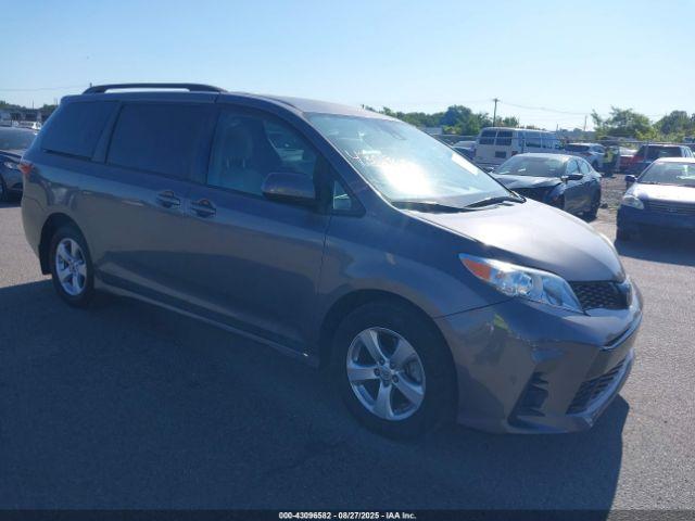  Salvage Toyota Sienna
