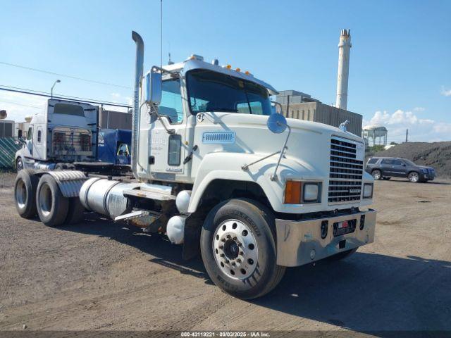  Salvage Mack 600