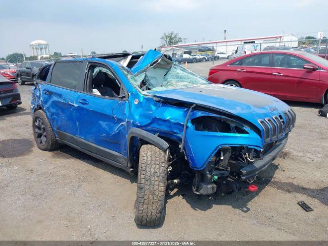  Salvage Jeep Cherokee