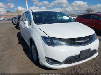  Salvage Chrysler Pacifica