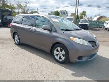  Salvage Toyota Sienna