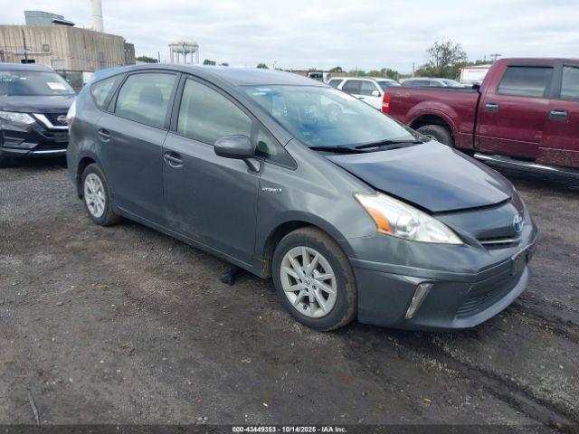  Salvage Toyota Prius v