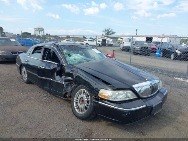  Salvage Lincoln Towncar