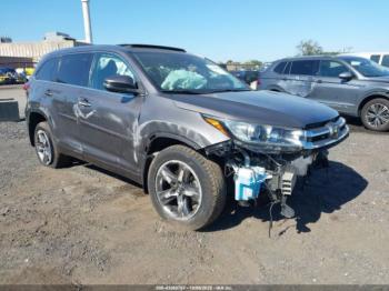  Salvage Toyota Highlander