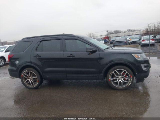 Ford Explorer Sport Image 9