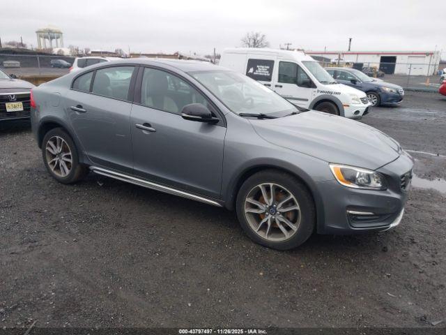  Salvage Volvo S60 Cross Country