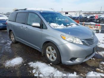  Salvage Toyota Sienna