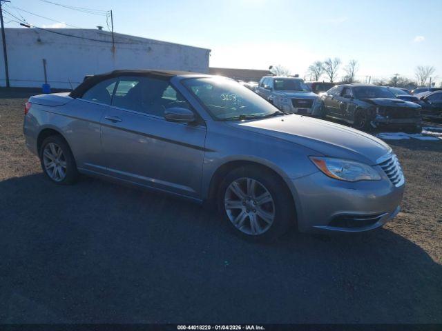  Salvage Chrysler 200