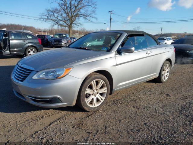 Chrysler 200 Touring Image 7