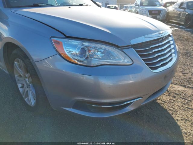 Chrysler 200 Touring Image 2