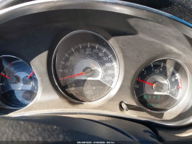 Chrysler 200 Touring Image 4