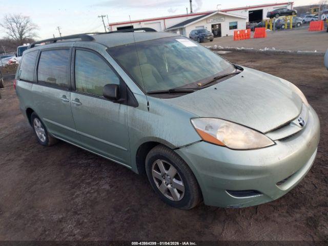  Salvage Toyota Sienna