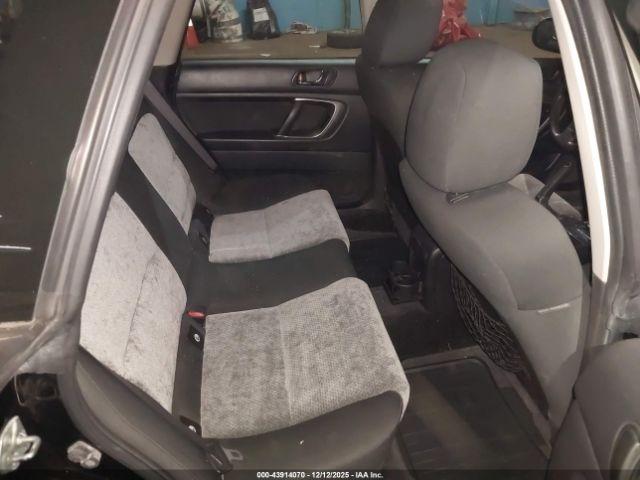 Subaru Outback 2.5i Image 6