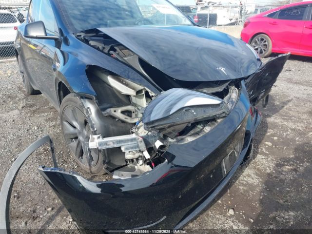 Tesla Model Y Long Range Dual Motor All-wheel Drive Image 4