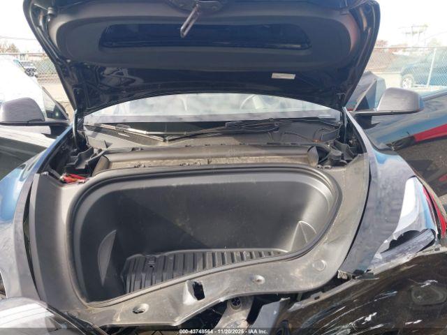 Tesla Model Y Long Range Dual Motor All-wheel Drive Image 16