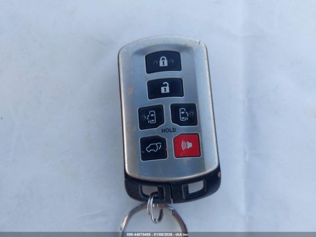 Toyota Sienna Xle 8 Passenger Image 7