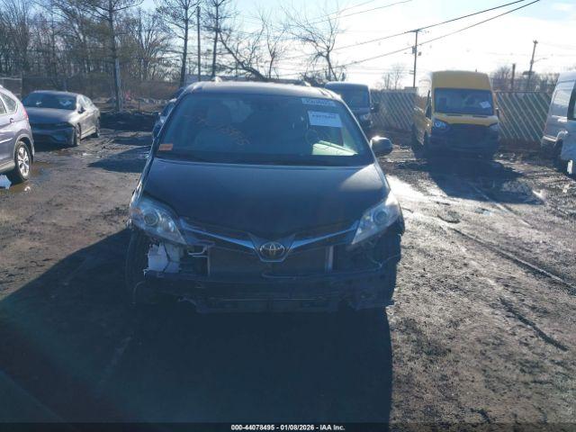 Toyota Sienna Xle 8 Passenger Image 12