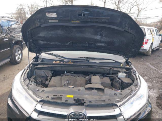 Toyota Highlander Le Image 9