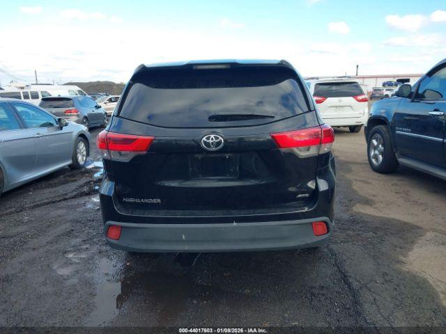 Toyota Highlander Le Image 10