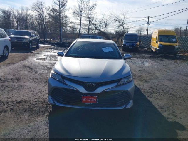 Toyota Camry Le Image 16