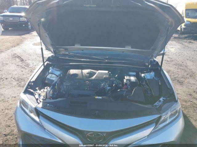 Toyota Camry Le Image 14