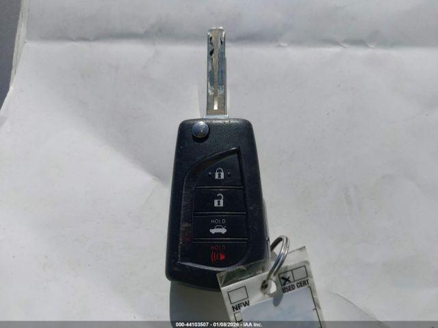 Toyota Camry Le Image 15