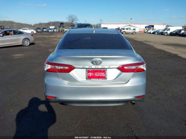 Toyota Camry Le Image 13