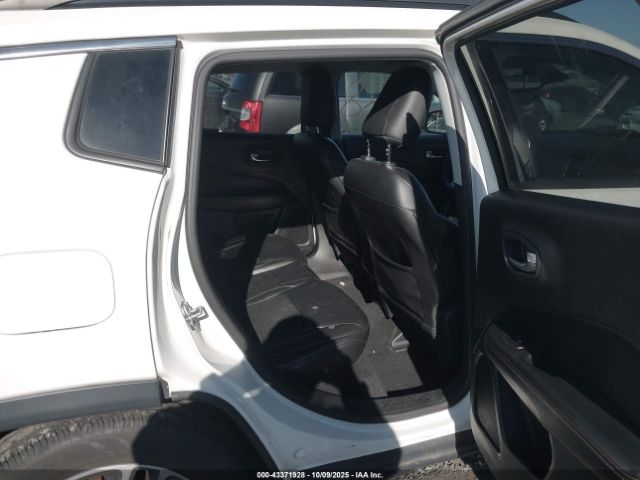 Jeep Compass Latitude 4x4 Image 12