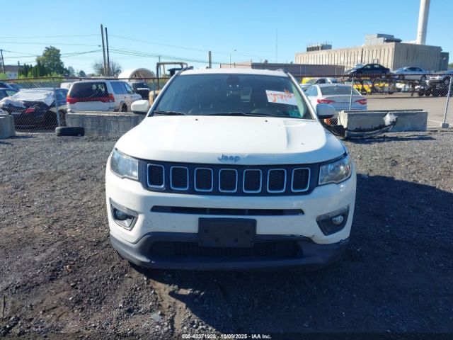 Jeep Compass Latitude 4x4 Image 2